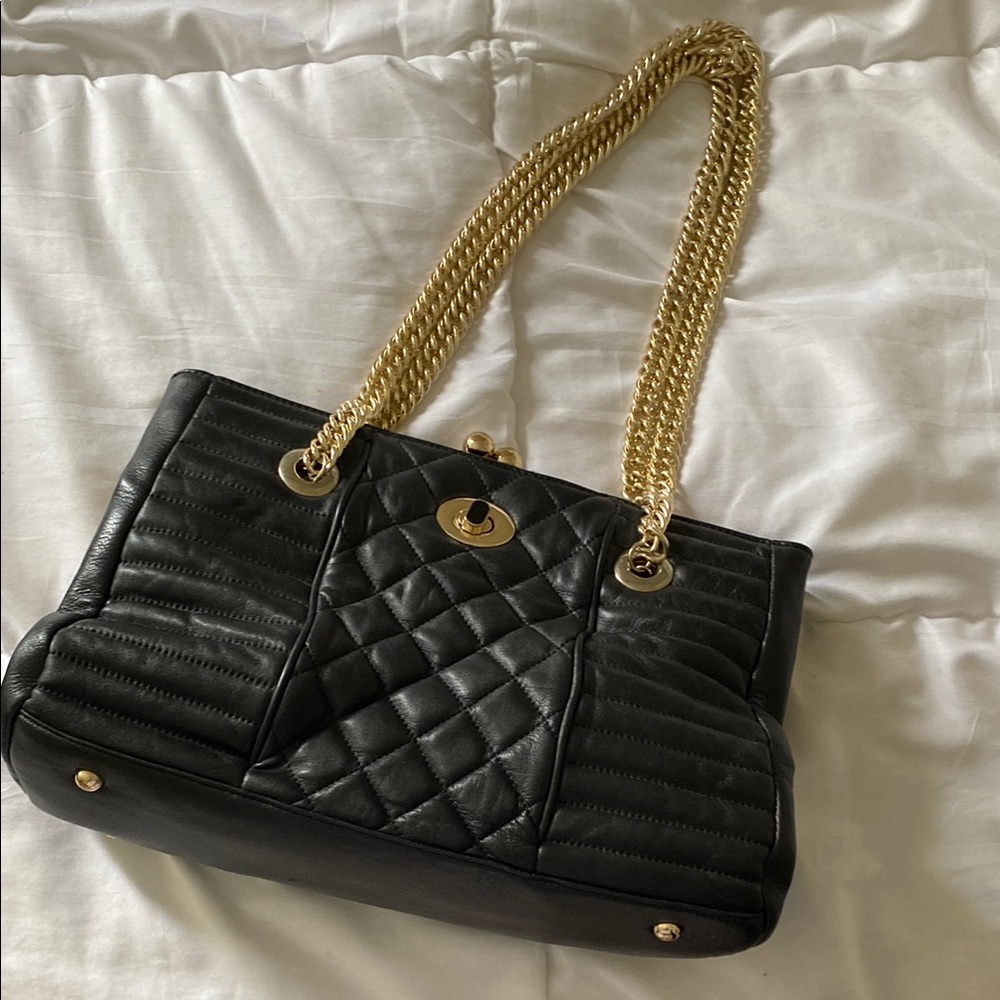 Vintage GUESS Elegant Black Quilted Handbag with Gold Chain